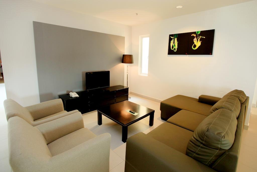 Merdeka Suites Hotel Мири Екстериор снимка