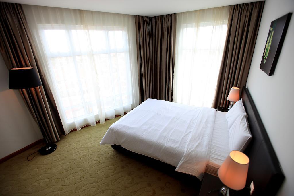 Merdeka Suites Hotel Мири Стая снимка