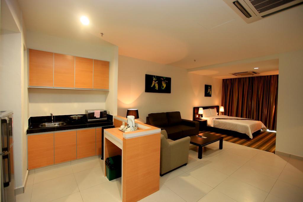 Merdeka Suites Hotel Мири Стая снимка