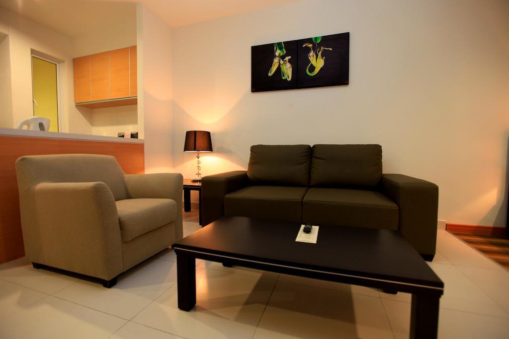 Merdeka Suites Hotel Мири Екстериор снимка