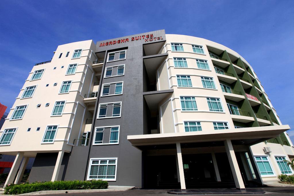 Merdeka Suites Hotel Мири Екстериор снимка