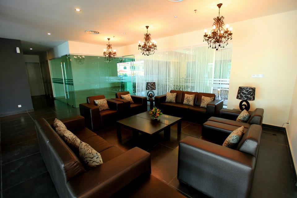 Merdeka Suites Hotel Мири Екстериор снимка
